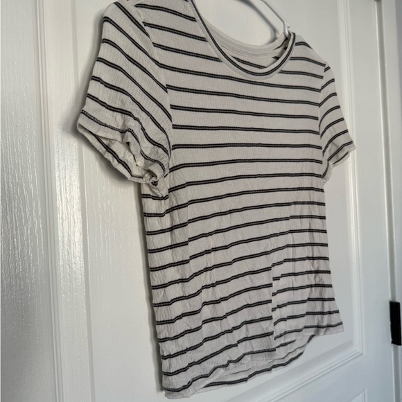 American Eagle Outfitters Black and White Striped Tee - Picture 3 of 6